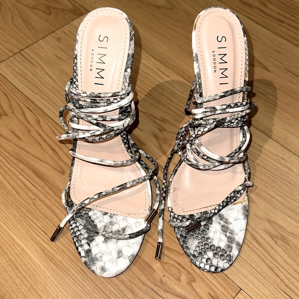 Simmi London- Grey Snake skin Heels